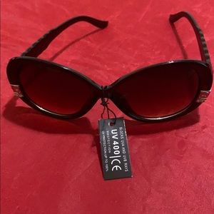 DESIGNER SUNGLASSES UV400  CE BLOCKS UVA & UVB RAY